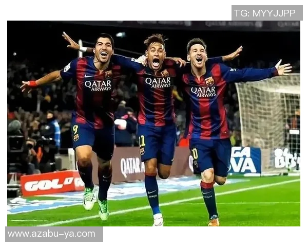 体育馆内的足球明星们如何影响年轻球员的成长与发展